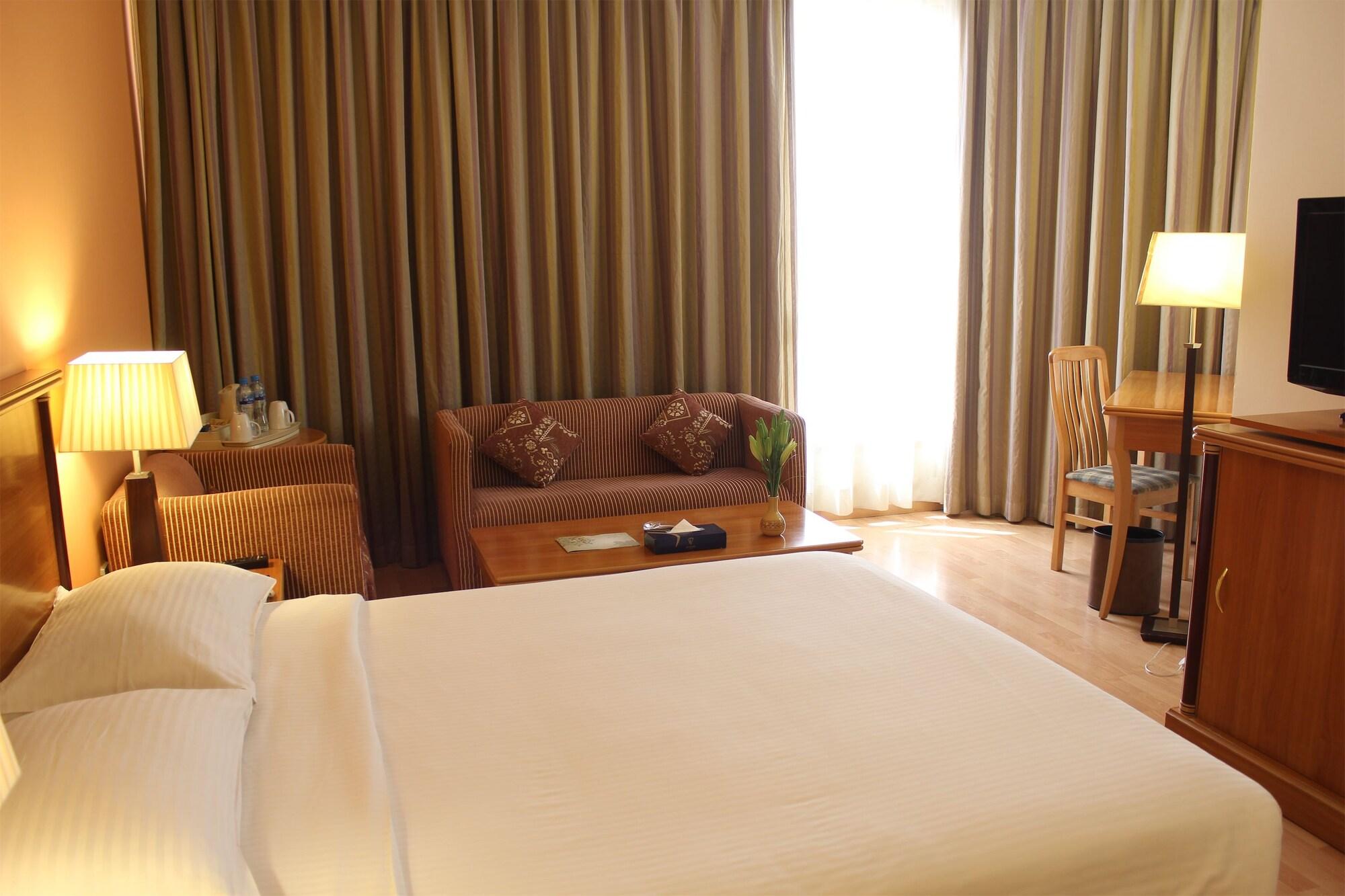 Le Royal Express Salmiya Hotel Kültér fotó