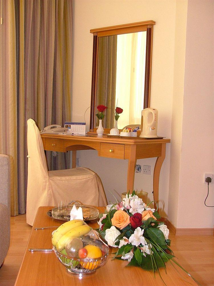 Le Royal Express Salmiya Hotel Kültér fotó